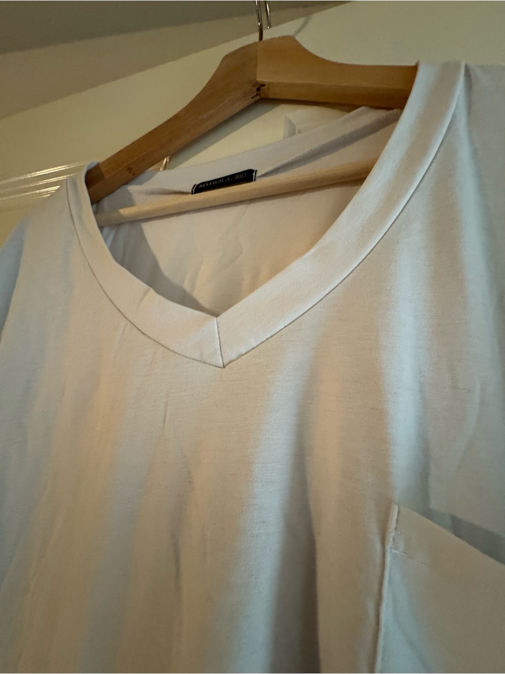 Women’s V-Neck Pocket TShirt - White